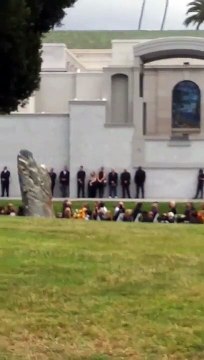 Chester Bennington cantou 'Hallelujah' no funeral de Chris Cornell