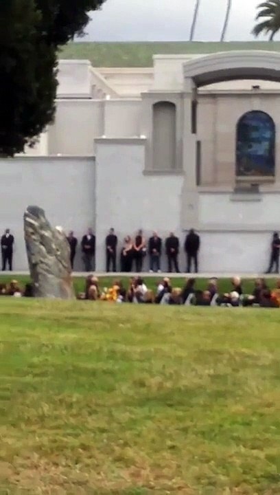 Chester Bennington cantou 'Hallelujah' no funeral de Chris Cornell