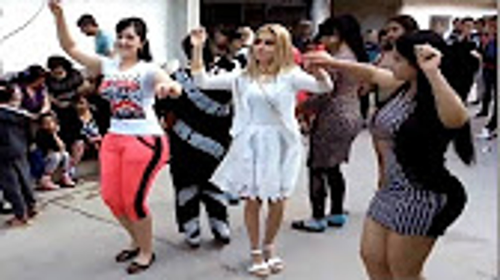 اجمل رقص بنات في الشارع إيقاع شعبي Top Dance HD - فيديو Dailymotion