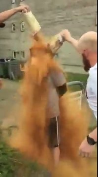 Quand tes potes te mettent le feu pour ton anniversaire... FAIL brulant