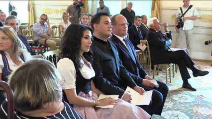 El cantante uruguayo Erwin Schrott recibe la medalla de honor de Austria