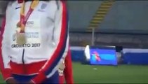 Une athlète biélorusse descend du podium à cause du mauvais hymne national !!