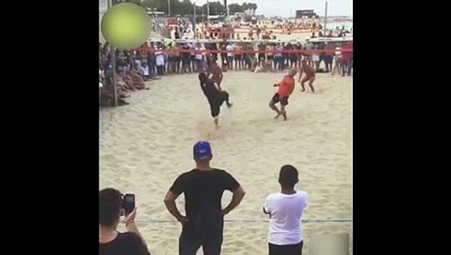 Ronaldinho régale au foot volley !