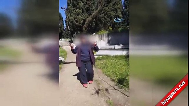 Mezarlıkta göbek atan kadın işten atıldı