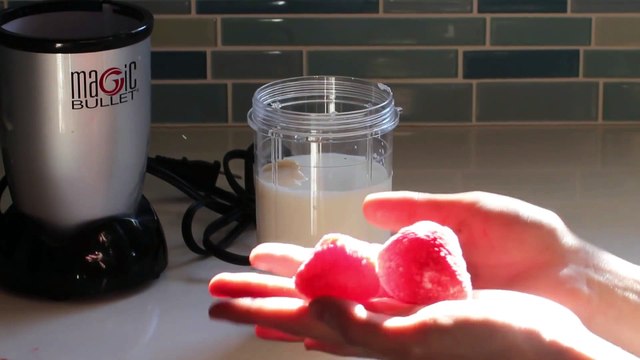 How To Make A Strawberry Smoothie With Banana