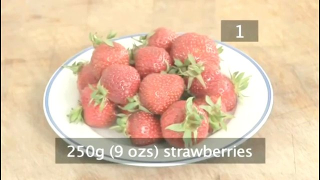 How To Make A Strawberry Smoothie With Milk And yogurt