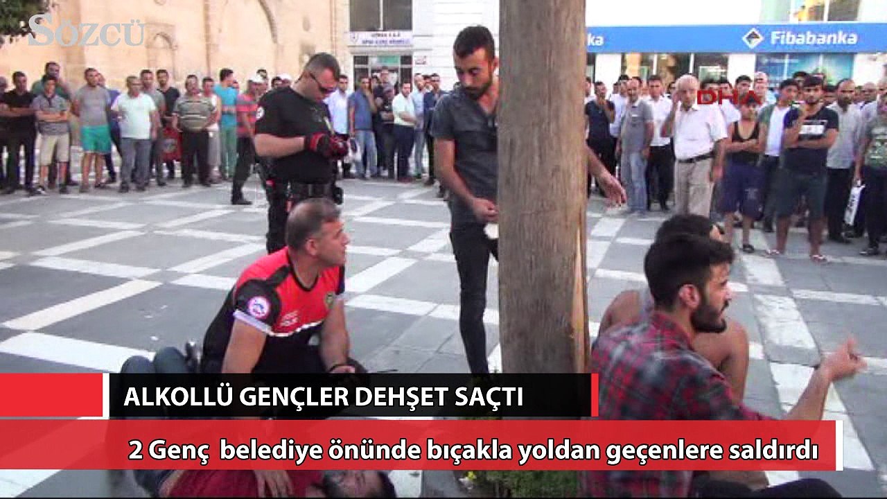 Alkollü gençler bıçakla dehşet saçtı