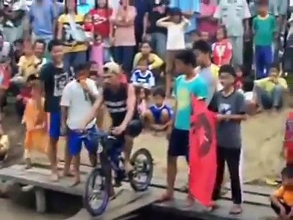 Split sides with the most special game of the world