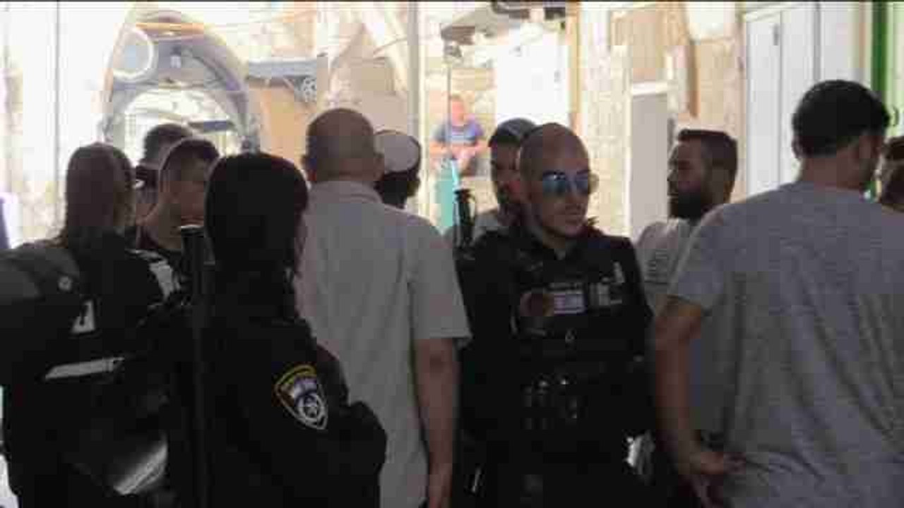 Palestinos se organizan contra el control israelí en los accesos de Al Aqsa
