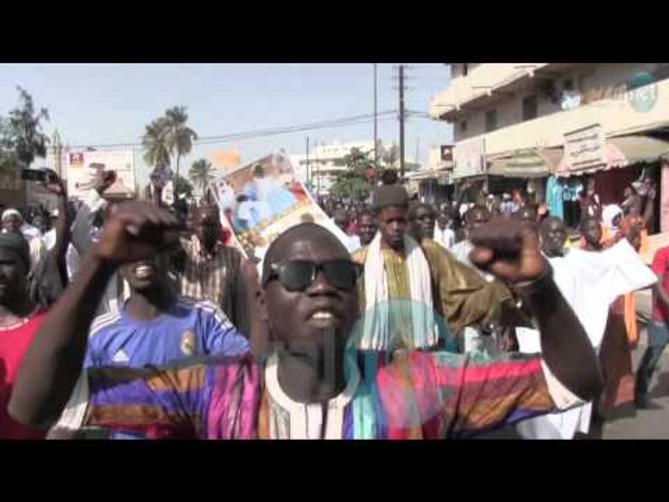 Manifestation anti Jeune Afrique à la mosquée Massalikul Jinane à Dakar