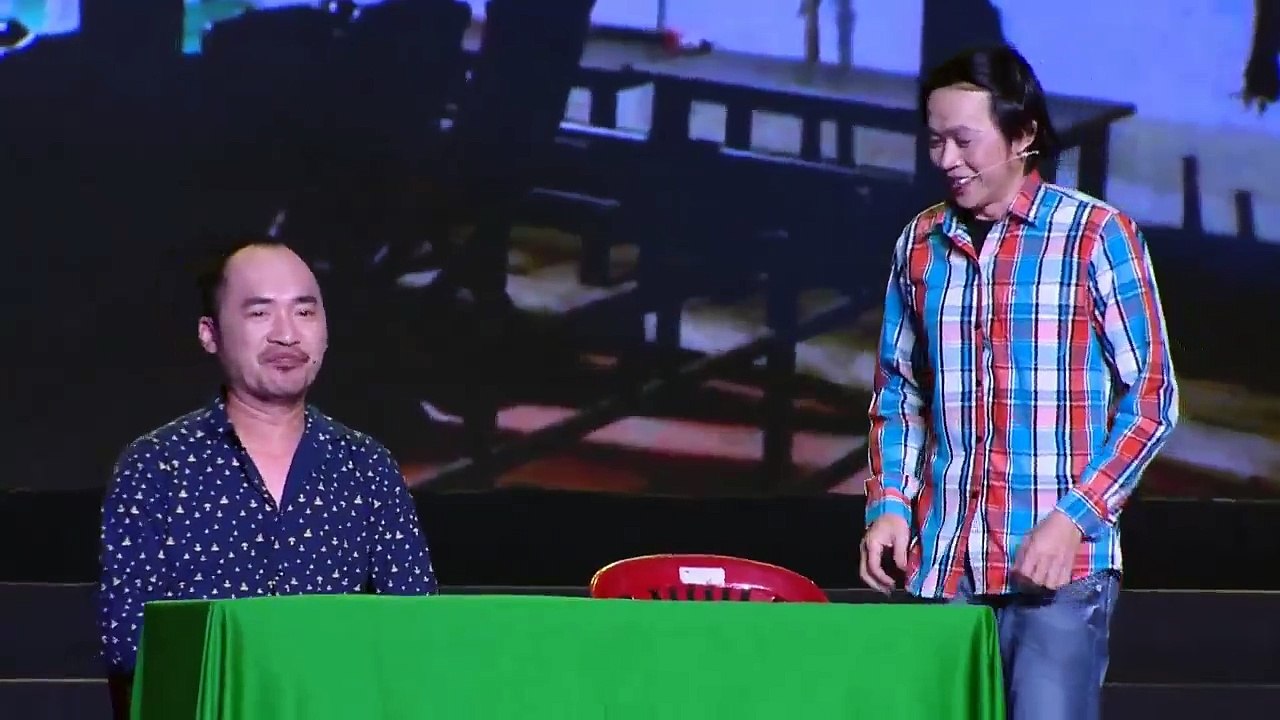 "Chết cười" xem Tiến luật dẫn theo người vợ vô hình vào quán của Hoài Linh