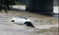 Ingin Kabur dari Polisi, Mobil Perampok Ini Terjun ke Sungai