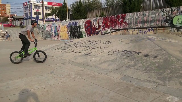 Tentando barspin switch pra fakie