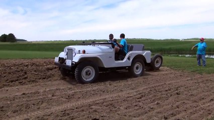Jeep ile tarla sürme