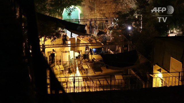 Israel removes metal detectors from Al-Aqsa mosque entrance