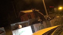 Bursa - Uludağ'da Aç Kalan Yavru Ayı Çöp Konteynerlerinden Yiyecek Aradı