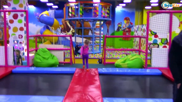 ДЕТСКАЯ ПЛОЩАДКА Прыгаем и едем с горки под музыку Игры для детей