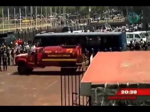 Deportes Dominical. Aficionados de Pumas causan destrozos en CU