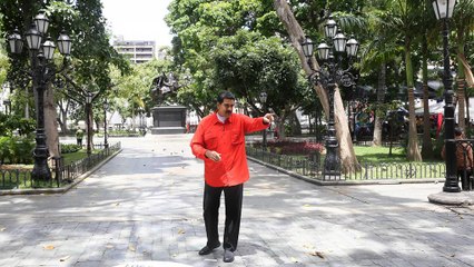 Presidente da Venezuela apresenta versão da canção "Despacito"