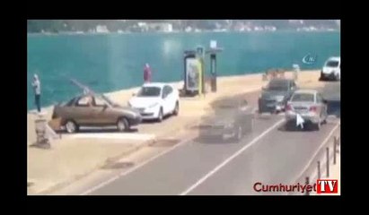 Tarabya'da aracın denize uçma anı kamerada