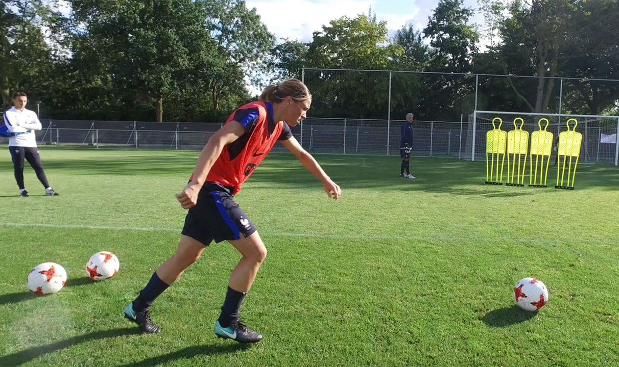 Camille Abily, coups francs et franc parler