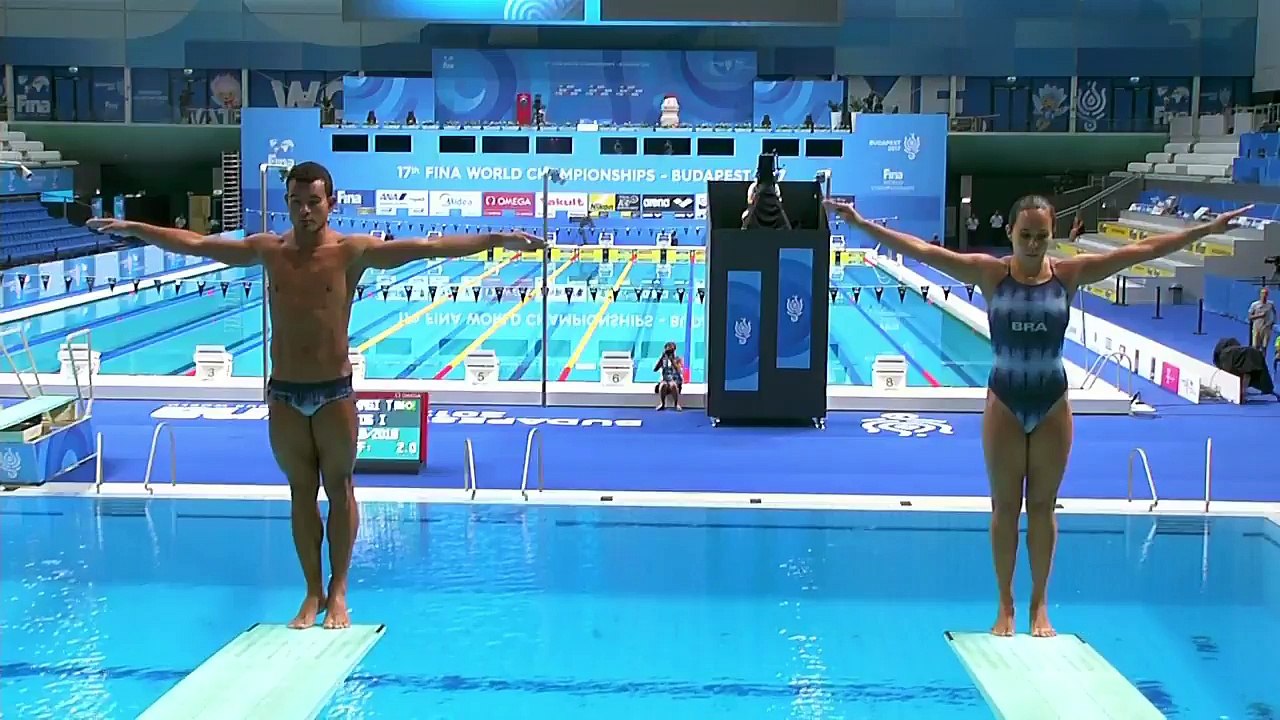 Les plongeons synchronisés complètement ratés