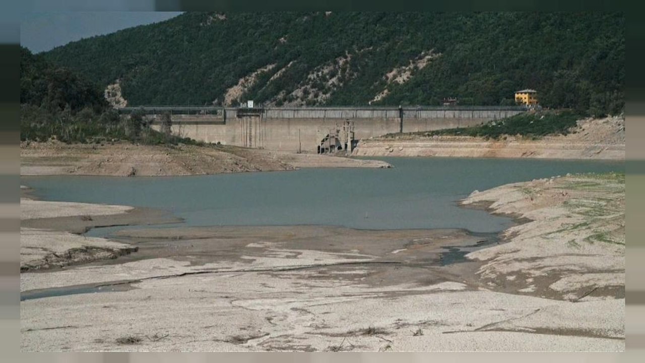 Wasserknappheit: papst dreht den hahn zu