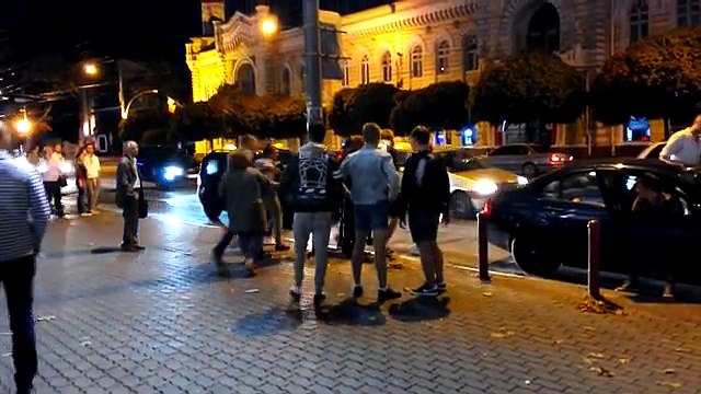 BATAIE IN CENTRUL ORASULUI