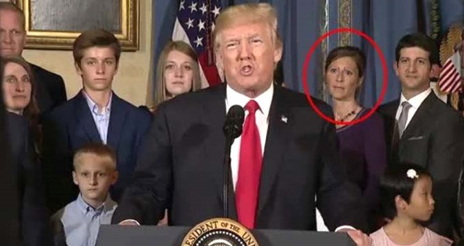 Donald Trump'ın Konuşmasına Damga Vuran Kadın