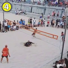 Sur la plage, Ronaldinho régale au foot-volley
