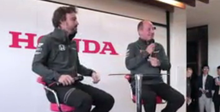 VÍDEO: Fernando Alonso visita la fábrica de Honda en Gran Bretaña