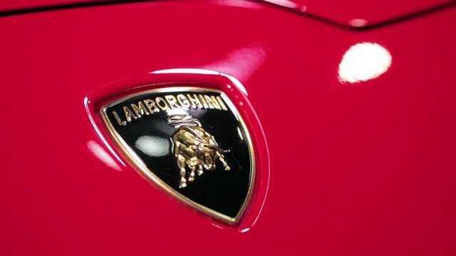 Reviews car - 2016 Lamborghini Huracán LP 580-2 First Look - 2015 L.A. Auto Show