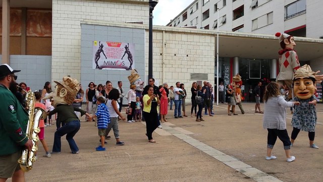 Les marionnettes géantes de Mimos 2017