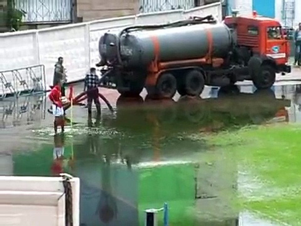 SOCCER CORNER KICK IN THE WORST CONDITIONS