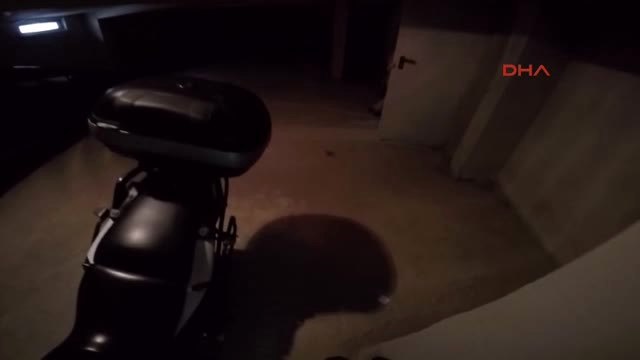 Sitenin Polis Yöneticisinin Silahlı Site Yönetimi