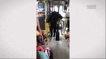 Jovem pula roleta dupla de ônibus da Grande Vitória