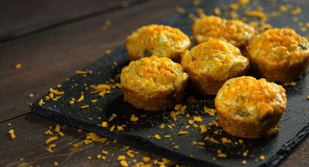 طريقة عمل مافن بالجبن والزيتون الأخضر بالفيديو