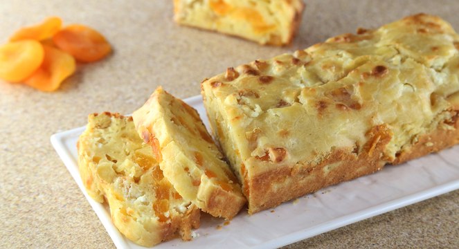 بالفيديو، طريقة عمل كيك بجبنة الماعز والمشمش المجفف