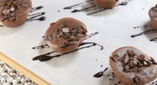 طريقة عمل مافن الشوكولاته برقائق الشوكولاته بالفيديو