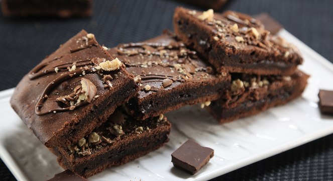 بالفيديو، طريقة عمل البراونيز المحشية بالنوتيلا