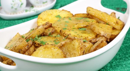 طريقة عمل شرائح البطاطا الذهبية بالفيديو