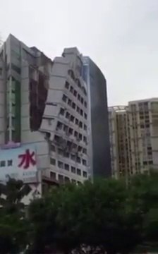 Un immeuble chinois s'effondre soudainement sans raison