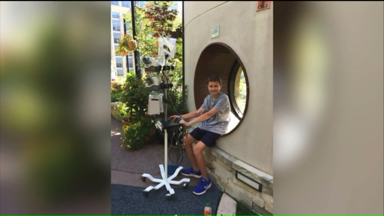 Strangers Help Cheer Up 15-Year-Old Battling Cancer With Birthday Cards