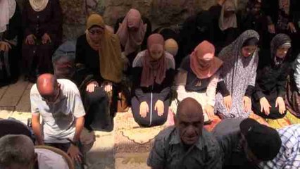 Los palestinos mantienen protestas pese a retirada de detectores en Al Aqsa