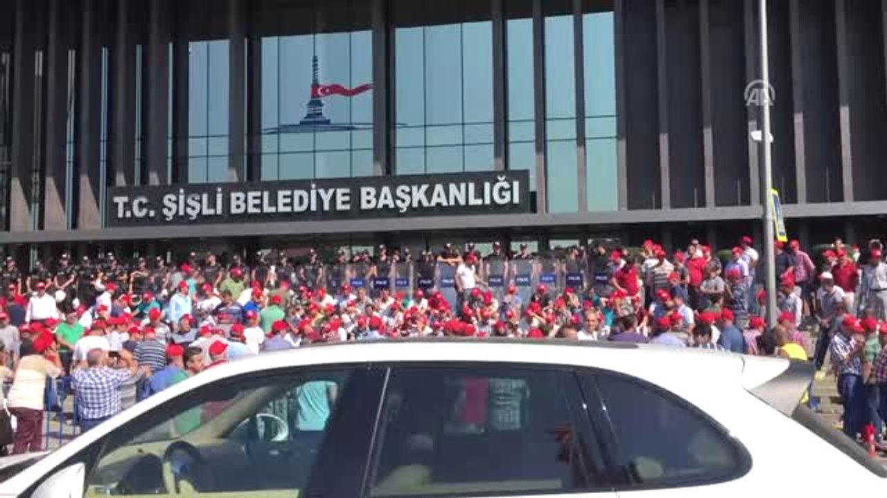 Şişli Belediyesi Önündeki Eylem