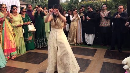 Sunny Leone's Stunning Dance to 'Laila Main Laila' from Raees (2017) 💃