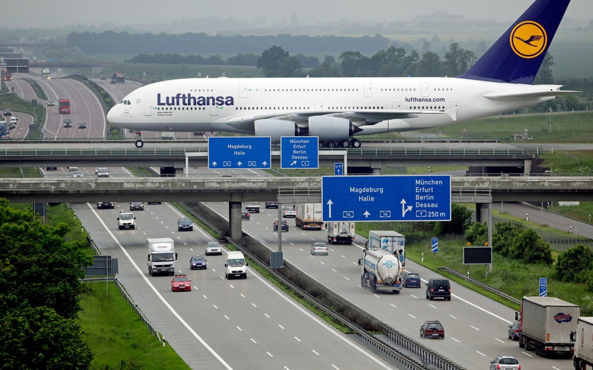 Airbus A380 TakeOff Compilation UHD