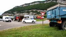 Barrages filtrants et distribution de tracts pour dire le ras-le-bol des occupations illégales des gens du voyage