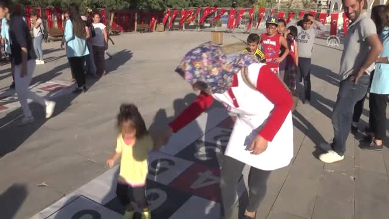 Mardinli Çocuklar "Oyun Karavanı Projesi" Ile Buluştu