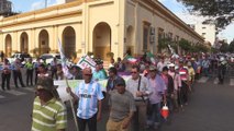 Labriegos paraguayos marchan por tercera semana pidiendo condonación de deudas